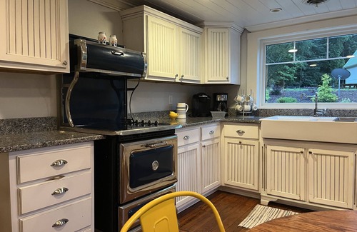 Hendersonville Cottage | 1920's Farmhouse near Dupont State Recreational Forest