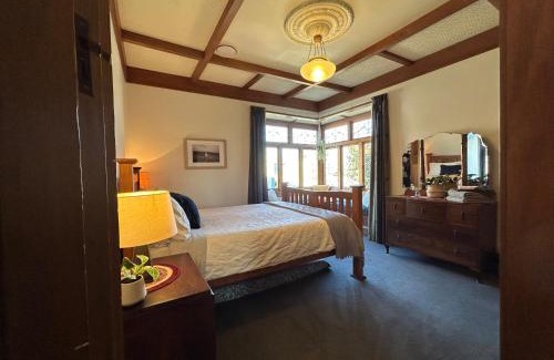 Whanganui House | 1920s Stay in Whanganui
