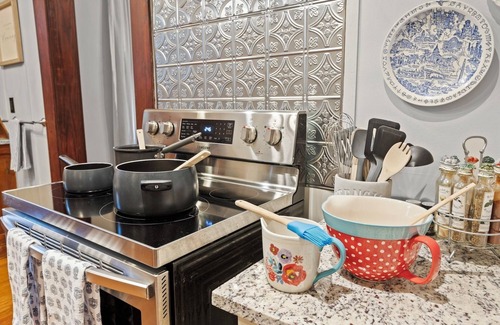 Fredericksburg House | 1929 Craftsman Charmer - Private Hot Tub - Close to Downtown
