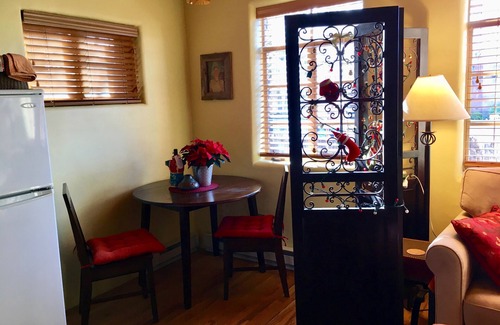 South Capitol House | 1930’s CASITA - in the SWEET HEART of Santa Fe! (South Capital)