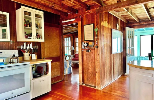 Guilford Cottage | 1930s Waterfront Cottage on Tuttle's Point