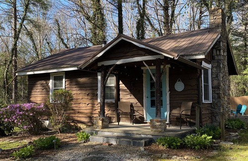 Hendersonville Cottage | 1940's Cottage
