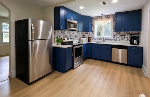 Lithonia House | 1940s Ranch : 2023 Modern Suburban Living : 25 min to DWTN ATL : Family Friendly