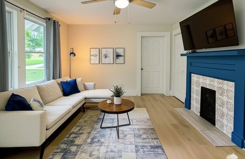 Lithonia House | 1940s Ranch : 2023 Modern Suburban Living : 25 min to DWTN ATL : Family Friendly