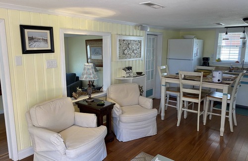 Nags Head Cottage | 1950's NAGS HEAD BEACH COTTAGE , IN EXCELLENT CONDITION840 sq ft 3 occp max