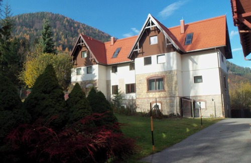 Semmering Apartment | 19th Century Villa - Sleeps up to 4 & Free Parking