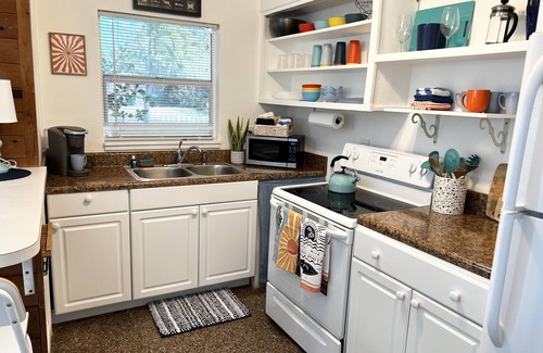 Cocoa Beach Cottage | 1B/1B 2 blocks the Beach, near downtown Cocoa Beach