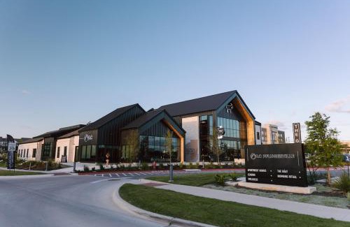 Pflugerville Apartment | 1B 1B Round Rock Pool, Sauna, On-Site Coffee Shop