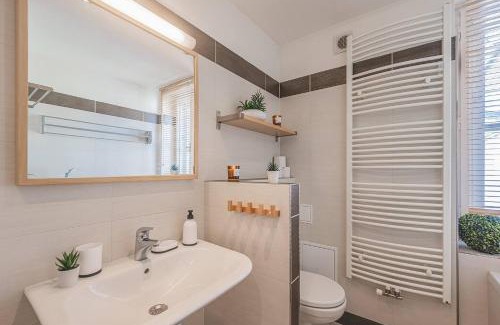 Hradec Kralove Apartment | 1BD Apartment on Masarykovo Square - Bathtube, Desk & Chair, Free Wi-Fi