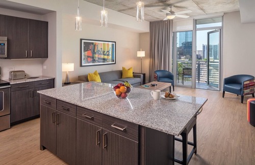 West End Resort | 1BD/Austin - Rooftop Pool & Firepit, BBQ!