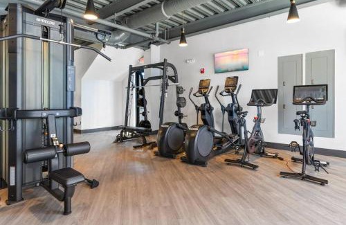 Northern Liberties Apartment | 1BD Sleeps 4 with Views - Near Fish Town and Old City