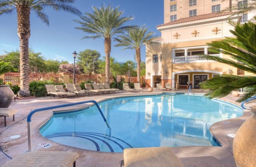 Las Vegas Condo | 1BD/Vegas - Bar, Pools, Hot Tubs, & Theater!
