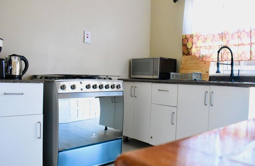 Barbican House | 1Bdrm, A/C, Wi-Fi, Washer & Dryer - Spacious Apt