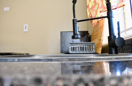 Barbican House | 1Bdrm, A/C, Wi-Fi, Washer & Dryer - Spacious Apt