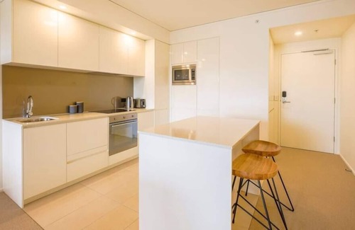 Bowen Hills Apartment | 1Bed Executive Apartment with Pool & Gym - Sleeps 3