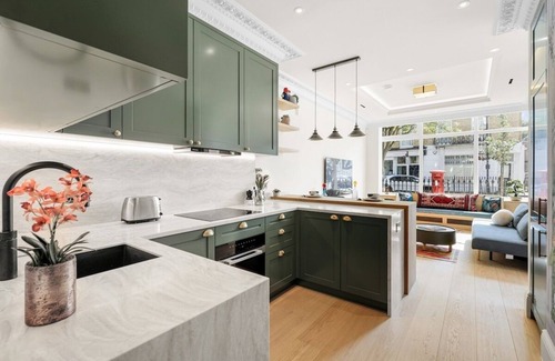 City of Westminster Apartment | 1Bed Ground Floor Flat in London