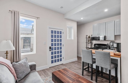 Grant Hill Apartment | 1BR+1BA | Cozy, Central | Laundry+Free Parking