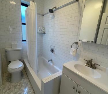 Queens Apartment | 1BR Apt in Sunnyside 15 min to Manhattan