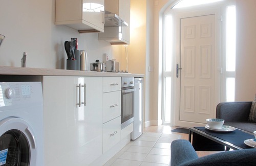 Dungannon Apartment | 1BR Apt, w/kitchen, dining area and free parking