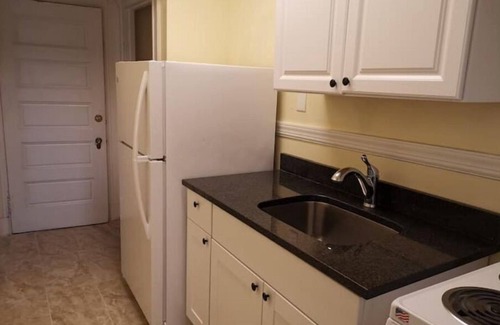 Worcester Apartment | 1BR Apt walk to MCPHS, WPI, St Vincent Hospital