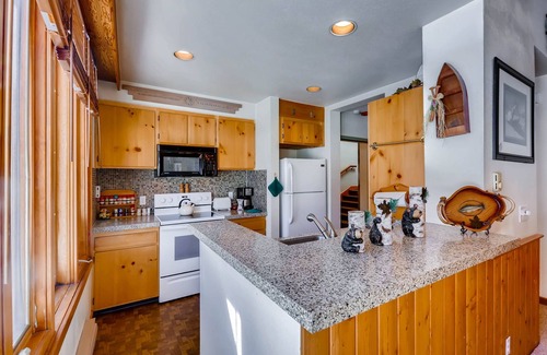 Lakeside Village Condo | 1Br Condo~Decatur 1775~No Cleaning Fees! by RedAwning