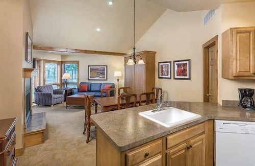 Galena Condo | 1br Condo Golfing in Beautiful Galena