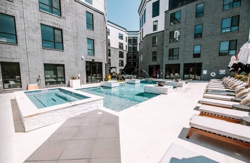DeBaliviere Place Apartment | 1Br Cozy Modern Gem wParking WD near Forest Park