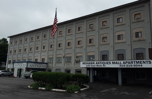 Mohawk Apartment | 1BR FACTORY APT AT THE MOHAWK ANTIQUES MALL/RIGHT OFF EXIT 30 NYS THRUWAY!