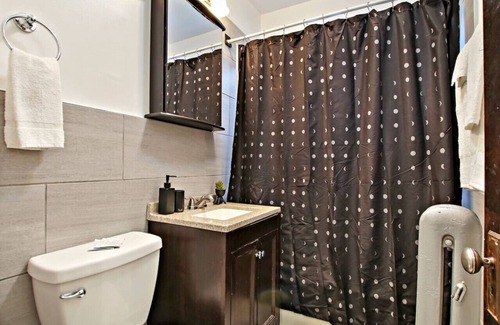 Irving Park East Apartment | 1BR Homey Apt in Irving Park