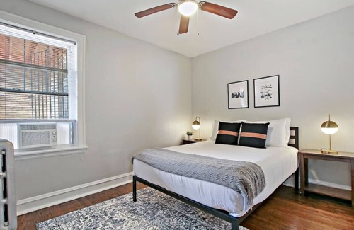 Irving Park East Apartment | 1BR Homey Apt in Irving Park