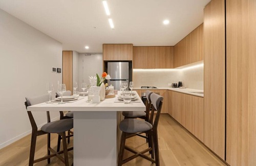 West End Apartment | 1BR Luxury apt at prime location w/carpark