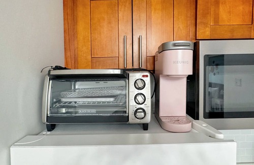 Downtown Honolulu Apartment | 1BR Ocean/Sunset View w/Parking