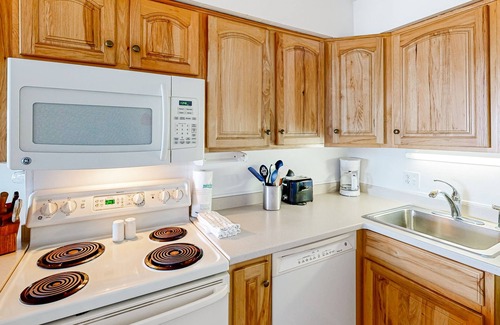 Duck Condo | 1BR Oceanfront condo with a pool and tennis court