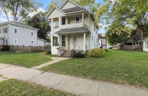 DeKalb Apartment | 1BR+Office Apt Near NIU & Dekalb Data Center