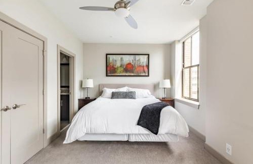 Downtown Baltimore Apartment | 1BR Stylish Apartment With Rooftop Deck & Pool