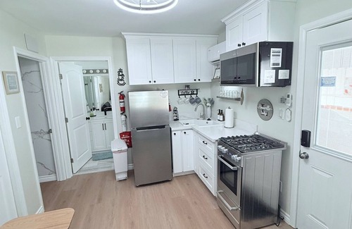 Simi Valley House | 1br Suite Kitchen Fireplace Private Entry