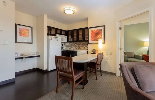 Anaheim Resort Resort | 1BR Suite w/Kitchen just 2 Miles from Disney Resort - Pets are Welcome