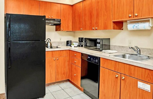 Florida Central Atlantic Coast Apartment | 1BR with Two Queen Beds - Pool and Hot Tub-Near Disney