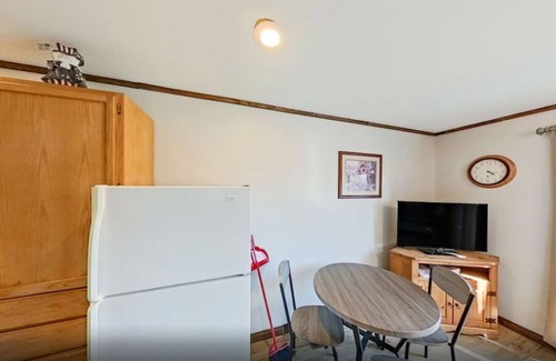 Indian Point Cabin | 1BR Waterfront Cabin w/Pool + Swim & Boat dock