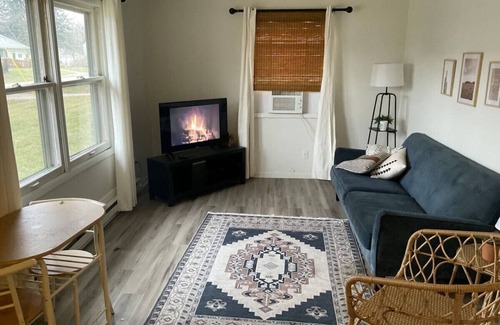 Marion House | 1BR Work Base, WiFi + Laundry
