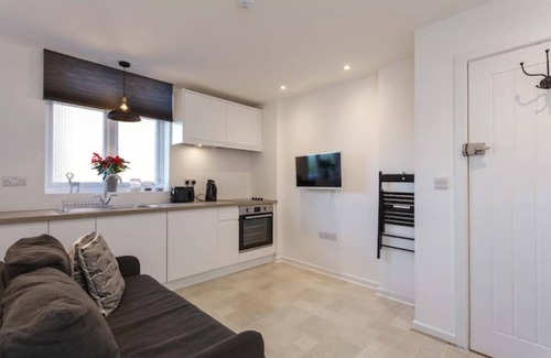 Bournemouth Apartment | 1C - Modern Apartment, Close to Bournemouth Gdns
