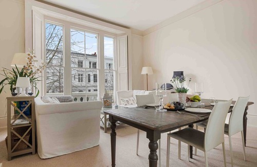 Campden Apartment | 1st class, 1st floor Kensington apt with Mezzanine