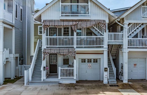 North End Condo | 1st Floor 2BR/1BA Getaway – Short Walk to Beach & Boardwalk!