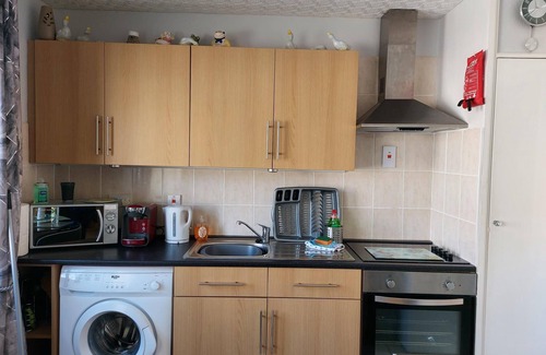 Berrow House | 1st Floor Hillview 2 bedroomed central location
