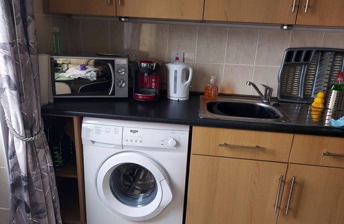 Berrow House | 1st Floor Hillview 2 bedroomed central location