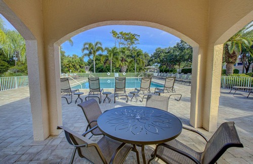 Sarasota Condo | 1st Floor in Gated community | Heated Pools | Spa | Dining | Gym | Golf Course | Perfect Winter Rent