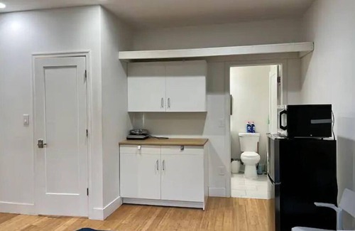 West Philadelphia Apartment | 1st floor studio with backyard