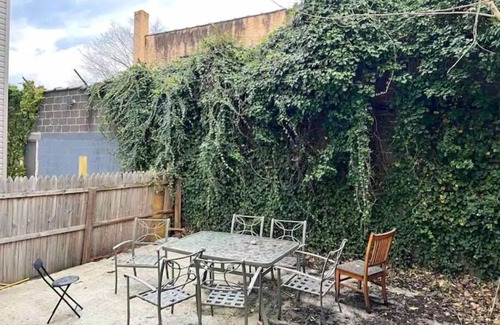 West Philadelphia Apartment | 1st floor studio with backyard