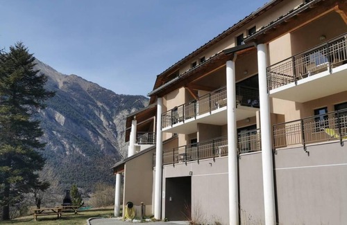 Jausiers Apartment | 1st floor, swimming pool, sauna, terrace, parking, tv, 50m², Pra Loup