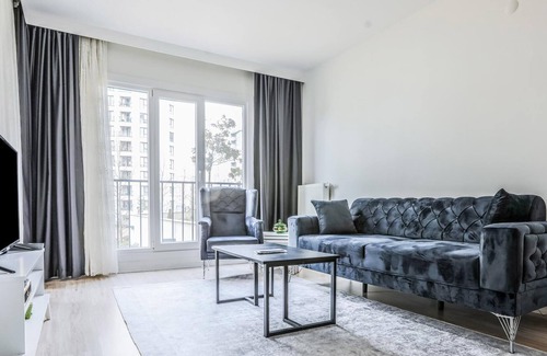 Pendik District Apartment | 2+1 Modern Flat with Balcony in Tuzla